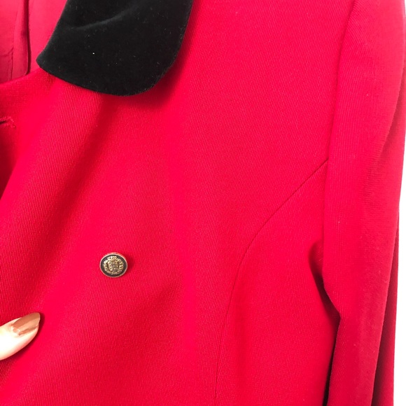 Festive Red Blazer With Contrat Velvet Collar - Picture 6 of 8